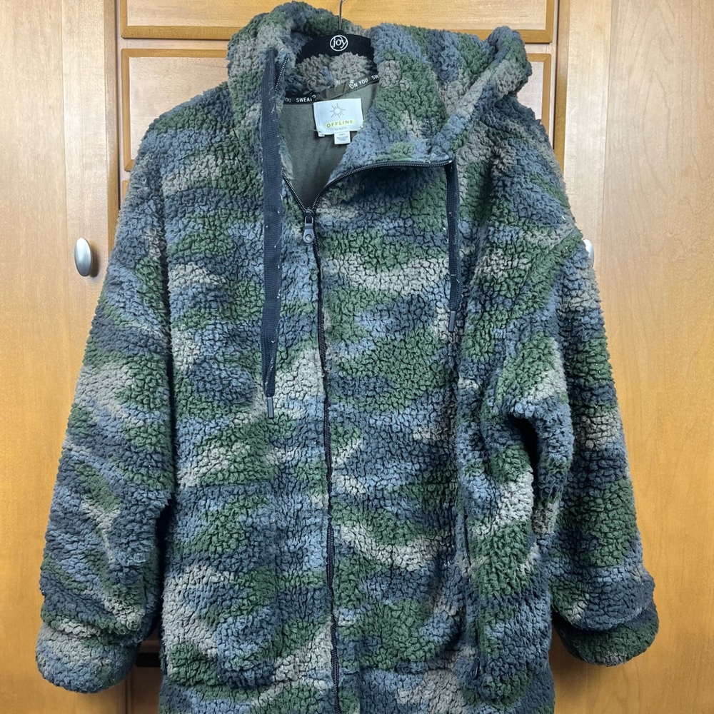 Fuzzy camo warm zip up jacket with hood.